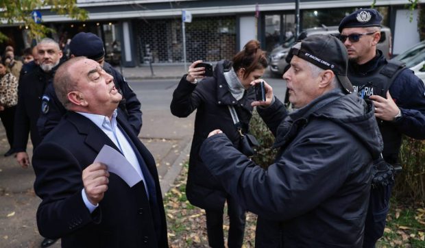 Gigi Nețoiu a mers cu formația să-și depună candidatura la Primăria București și s-a certat cu Marian Ceaușescu în curte: „Băi, securistule”