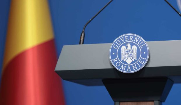 Guvernul Bolojan a publicat proiectul de lege care va limita cumulul pensiei cu salariul. Pentru cine se aplică