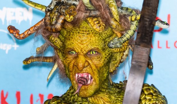 Imagine Stire Vedeta cu cel mai înfricoșător costum de Halloween. S-a transformat în Medusa | 2review.ro