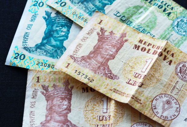 Salariul minim va fi majorat în Republica Moldova. Cât ia un salariat cu program complet, pe oră, în prezent