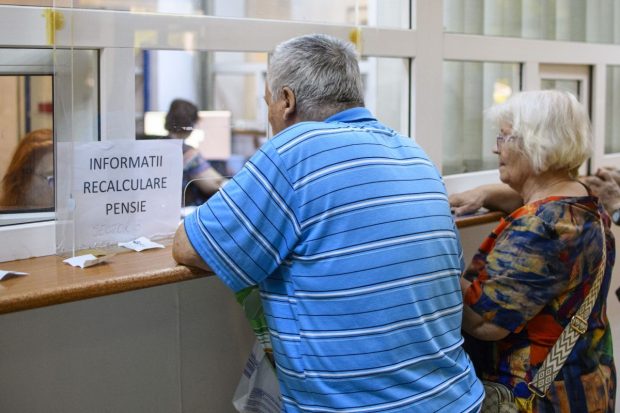 Amendă de până la 20.000 de lei pentru „lipsă de respect” față de funcționarii statului: reacția guvernului Bolojan la noul proiect de lege