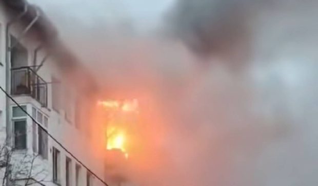 Incendiu generalizat la un bloc ANL din Craiova. Zeci de persoane au fost evacuate