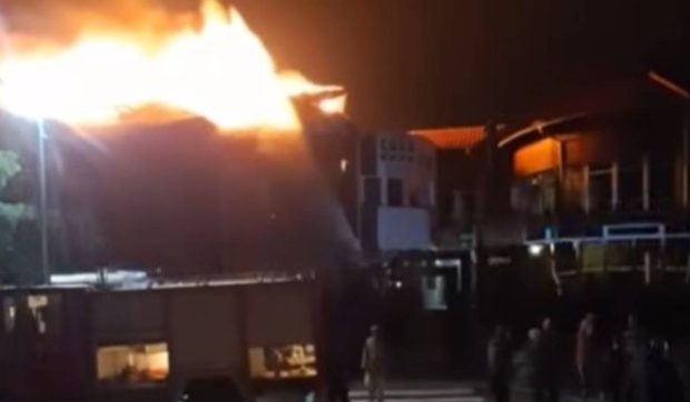 Incendiu la o pensiune din Mahmudia, Tulcea: peste 30 de turiști și 15 angajați se aflau in interiorul unității de cazare