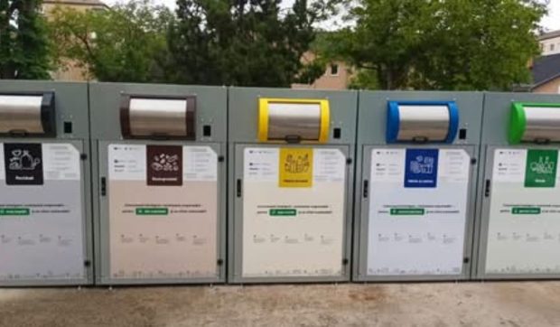 Oradea testează un nou model de insule ecologice, accesibile prin cod QR și aplicație. Lista locațiilor unde vor fi instalate