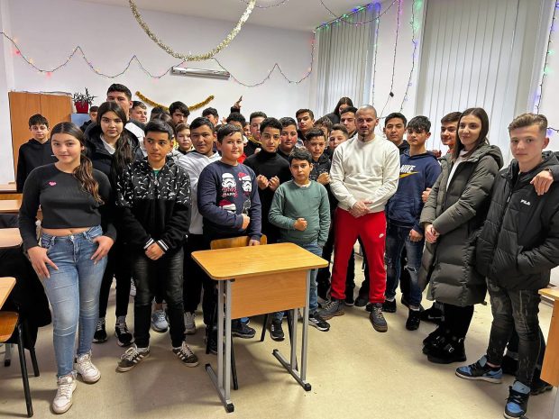 Cum a transformat un antrenor din Baia Mare suferința din copilărie într-un proiect contra hărțuirii la școală. „La violență nu răspunzi cu violență”