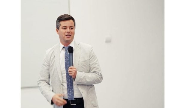 Tinerii trebuie să se gândească mai mult ca oricând la bătrânețe! Cât va reprezenta pensia, din ultimul salariu, în 2070