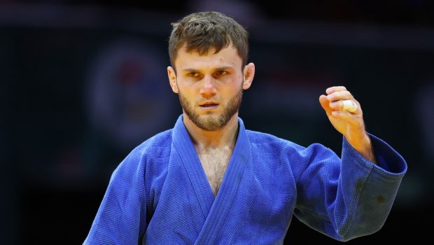 Primul sportiv care a câștigat un titlu internațional sub culorile Rusiei. Rolul jucat de românul Marius Vizer, prietenul lui Vladimir Putin