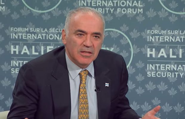 Garry Kasparov, discurs răvășitor despre planul de pace SUA-Rusia: „O afacere imobiliară pentru a îmbogăți familia Trump și a vinde Ucraina”