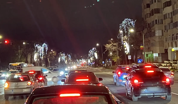 Luminițele de Crăciun s-au aprins la Constanța. Cât au costat decorațiunile de iarnă