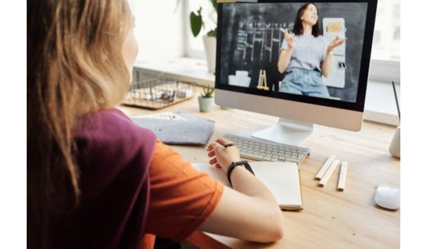 Spațiul ideal pentru studiu: cum alegi biroul și scaunul ergonomic pentru copii