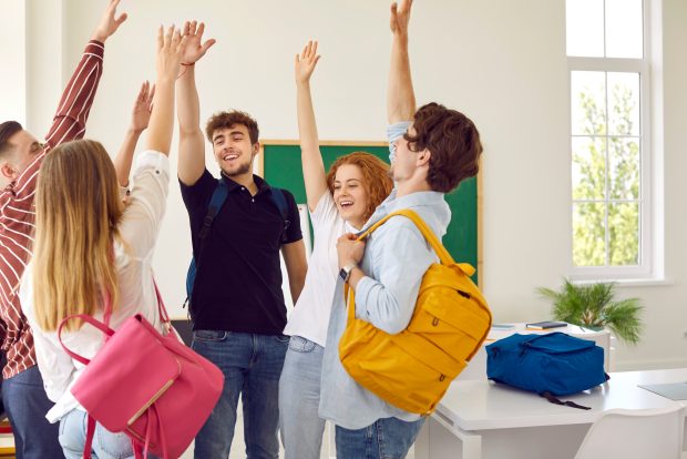 Au început înscrierile în Programul de pilotare a planurilor-cadru pentru liceu. Specialist: „Trecem de la o educație de tip comunist la una de elită, ca-n afară”