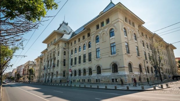 Instituție a Primăriei București, plăți de 100.000 de euro către agenția de turism care a finanțat zborul lui Ciolacu la Nisa