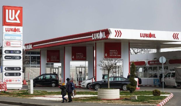 Radu Burnete nu exclude ca România să cumpere Lukoil. Bulgarii au votat să preia controlul în „30 de secunde”