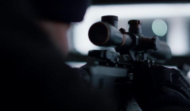 Turiștii bogați din Italia au plătit bani grei pentru a vâna oameni pe „Aleea lunetiștilor” din Sarajevo, în anii ‘90