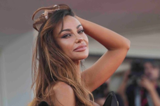 Imagine Stire Mădălina Ghenea rupe tăcerea despre venirea sa în România. Cine e bărbatul cu care a apărut: „Frumos, înalt și tânăr de 30 de ani” | 2review.ro