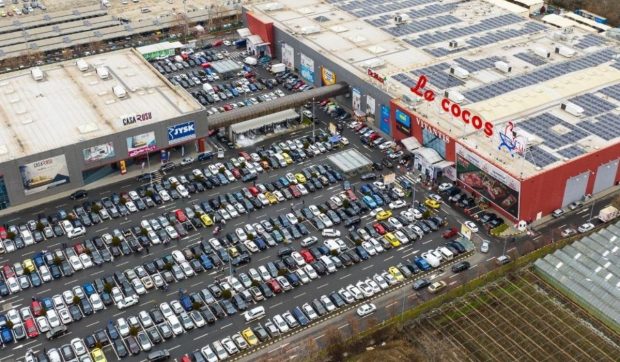 Prețurile mai mici ar putea să dispară după vânzarea magazinului „La Cocoș” către proprietarul supermarketurilor Lidl și Kaufland
