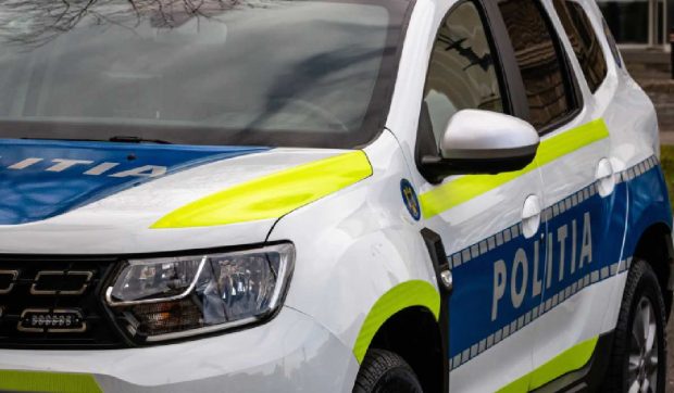 O fată de 18 ani le-a cerut ajutor angajaților de la o benzinărie din Brașov pentru a scăpa de fostul iubit