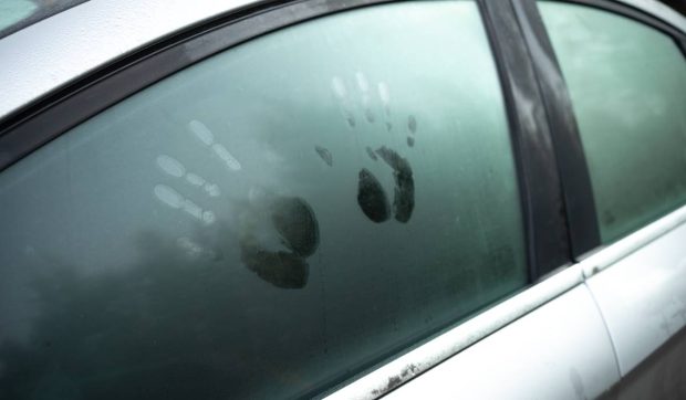Șoferii au sunat la 112 când au văzut doi tineri care se iubeau în mașină la 140 km/h, pe o autostradă din Germania