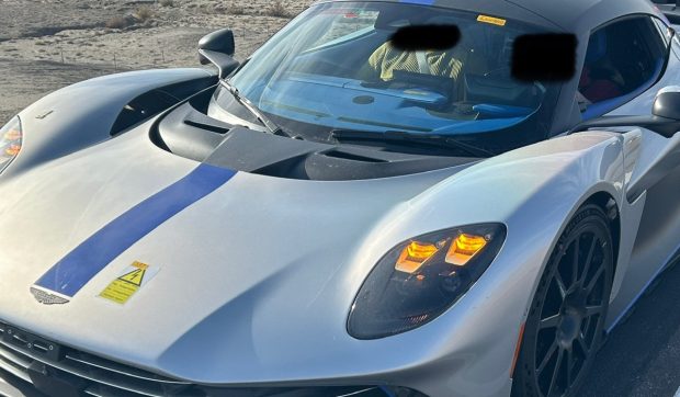Polițiștii au blocat un bolid unic de 1,5 milioane de dolari care „dăduse foc autostrăzii” și au instruit șoferul cum să conducă: „A fost distractiv”