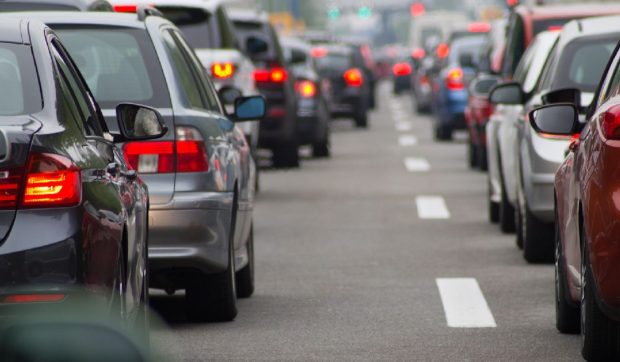 Un oraș european a interzis circulația anumitor categorii de mașini până în martie, de luni până vineri, între orele 8.30 și 18.30