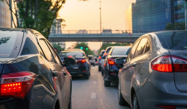 Cele două indicatoare aproape identice pe care mulți șoferi le confundă