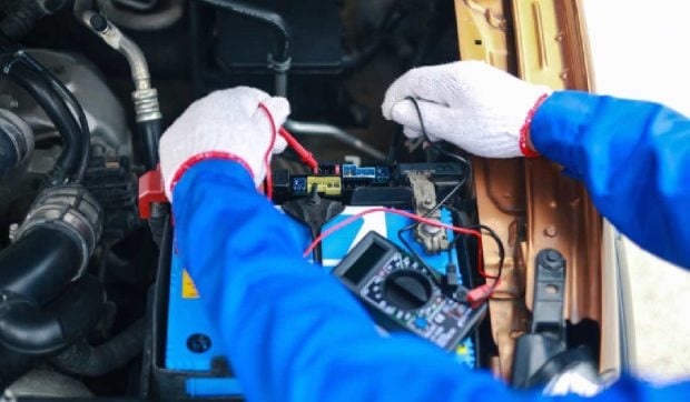 Lecția de economie predată de un mecanic auto privind soarta mașinilor electrice: „Știți cât este impozitul pe un litru de benzină?”