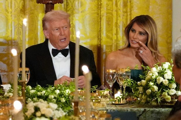 Imagine Stire Melania Trump, elegantă în verde la cina de stat cu prințul saudit. Ținuta ei anticipează tendințele pentru 2026 | 2review.ro