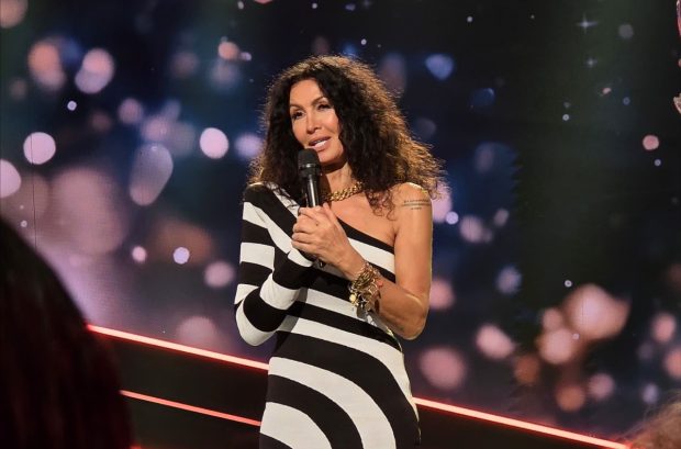 Imagine Stire Cât costă rochia alb-negru purtată de Mihaela Rădulescu la Pro TV. Va reveni pe micul ecran pentru un program special | 2review.ro