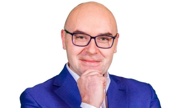 Cine este Mihai Răzvan Moraru, candidatul susținut de PNL și USR care îl provoacă pe Marcel Ciolacu la șefia Consiliului Județean Buzău