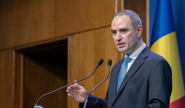 Ministrul Finanțelor spune că salariul minim nu trebuie mărit „în acest moment” și respinge ideea unui infringement
