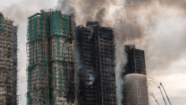 128 de morți, după incendiul de la blocurile-turn din Hong Kong. Misiunile de căutare-salvare se apropie de sfârşit