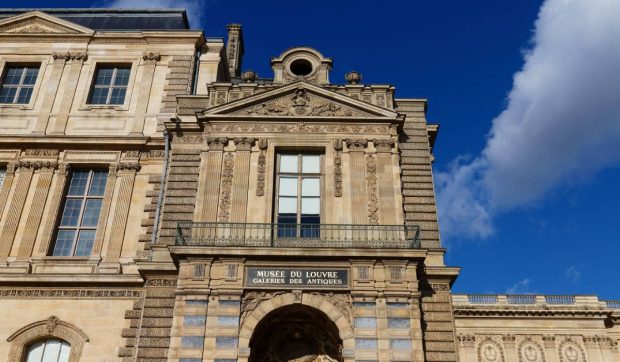 Două persoane, puse sub acuzare în cazul jafului de la Luvru. Alte trei au fost eliberate fără inculpare