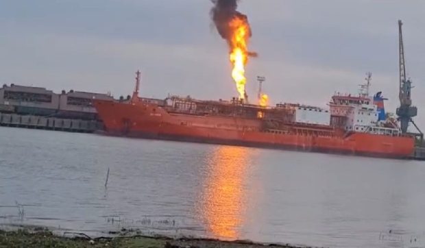 Locuitorii din Ceatalchioi, Tulcea, sunt evacuați și ei din cauza pericolului de explozie a unei nave plină cu GPL
