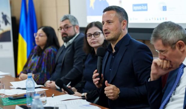 Europarlamentarul Nicu Ştefănuţă, mesaj pentru George Simion, care a tăiat un tort în forma Groenlandei, în SUA: „Să-ţi stea în gât!”