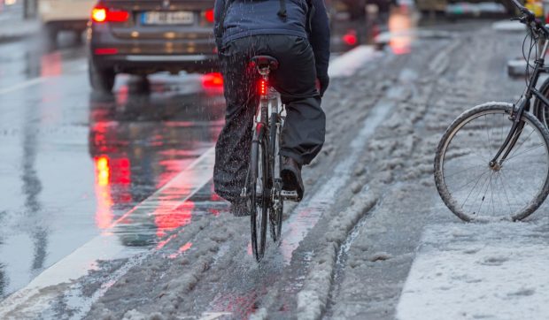 Avertizare meteo ANM. Ninsori de până la 12 cm și ploi de 30 de l/mp în trei mari regiuni