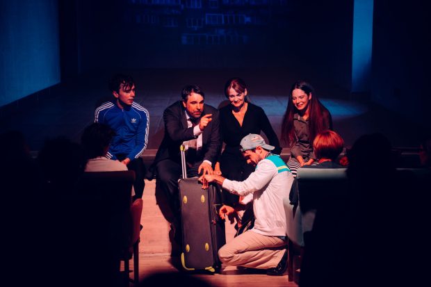 Teatru/Nunta lui Decebal (Teatrelli) – plecări fără întoarceri și rămâneri în eclipsă