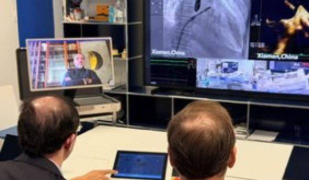 Premieră mondială: chirurgii cardiovasculari din Franța au operat robotic un pacient aflat la peste 10.000 de kilometri distanță, în China