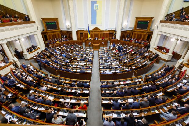 Cel mai mare scandal de corupție din Ucraina: Parlamentul i-a demis pe miniștrii Justiției și Energiei