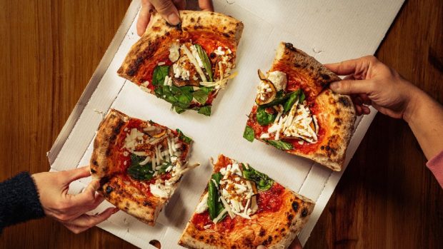 Comanda de pizza pentru soția gravidă devine virală pe internet: „Știu că pare nebunesc”
