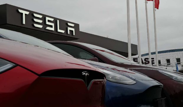 Manageri de top ai Tesla părăsesc neașteptat și fără explicații compania