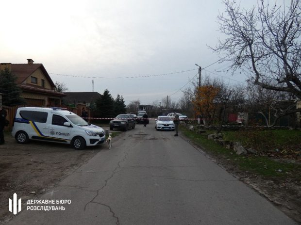 Un ofițer de poliție beat și-a luat arma de serviciu de acasă și a împușcat trei soldați, în Ucraina
