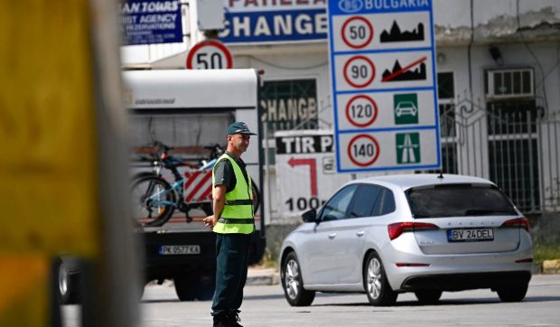 Șoferii români riscă să rămână fără mașină în Bulgaria, dacă sunt amendați și nu plătesc pe loc. Polițiștii bulgari au POS la ei