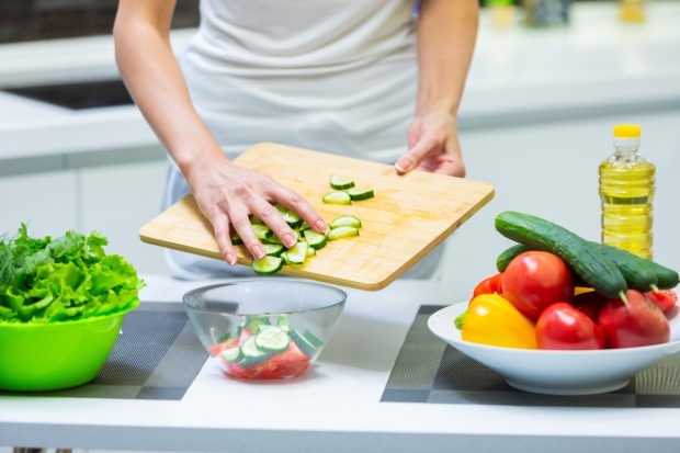 Postul Crăciunului 2025 începe pe 15 noiembrie: tradiții, reguli alimentare și învățăturile lui Arsenie Boca