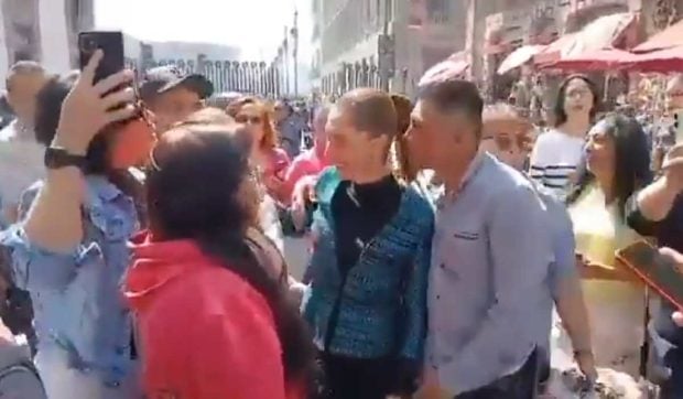 Un bărbat a pipăit-o pe președinta Mexicului în timp ce aceasta vorbea cu cetățenii pe stradă