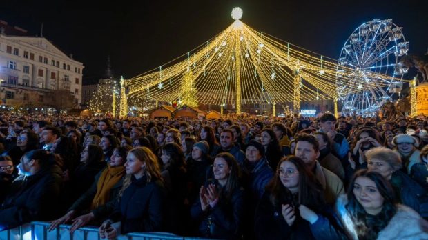Cât costă un cozonac cu zmeură la Cluj Napoca, la Târgul de Crăciun și cât de mult au crescut prețurile în ultimii 4 ani