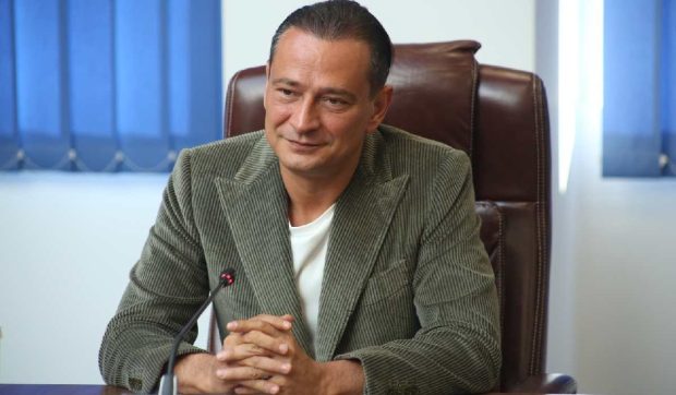 De ce panourile electorale ale lui Daniel Băluță au sigla PSD foarte mică. Explicația social democratului