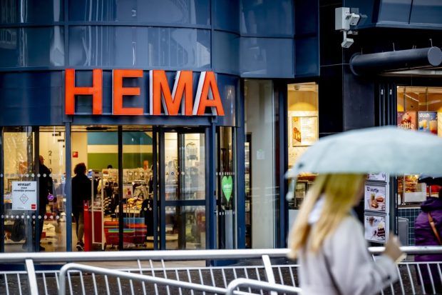 Directoarea unui supermarket a fost concediată după 41 de ani, pentru că fura pijamale din magazin, în Olanda