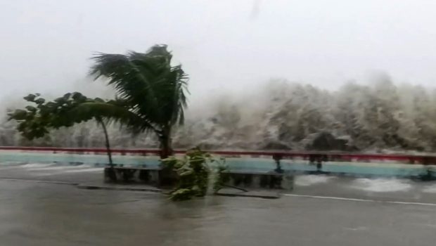 „Supertaifun” în Filipine: Rafale de 230 km/h, 100 de mii de persoane evacuate, un mort