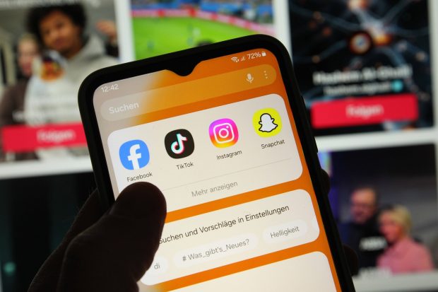 Toți australienii sub 16 ani vor fi excluși de pe Instagram și Facebook, din 4 decembrie