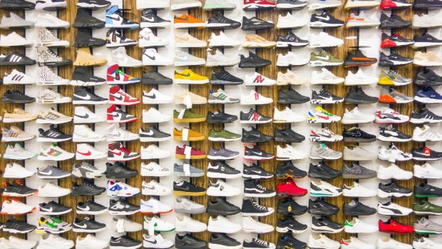 Olanda și SUA au găsit „niveluri neobișnuite de radiații” la pantofii Nike și Adidas fabricați în Indonezia